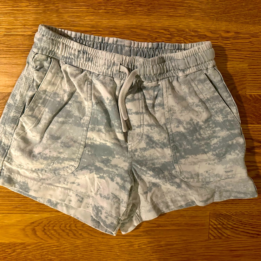 Size XS Athleta Farallon shorts. Worn a few times and in great shape.